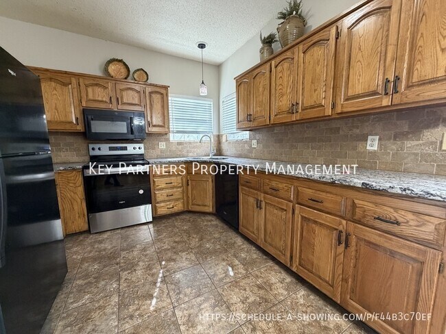 Foto del edificio - 14720 Goodman St