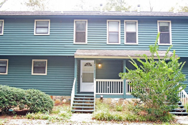 Building Photo - 2 Bedroom Riverfront Townhouse in Ellijay