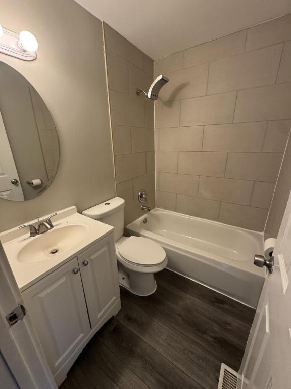 Foto del edificio - 14633 Turner Ave