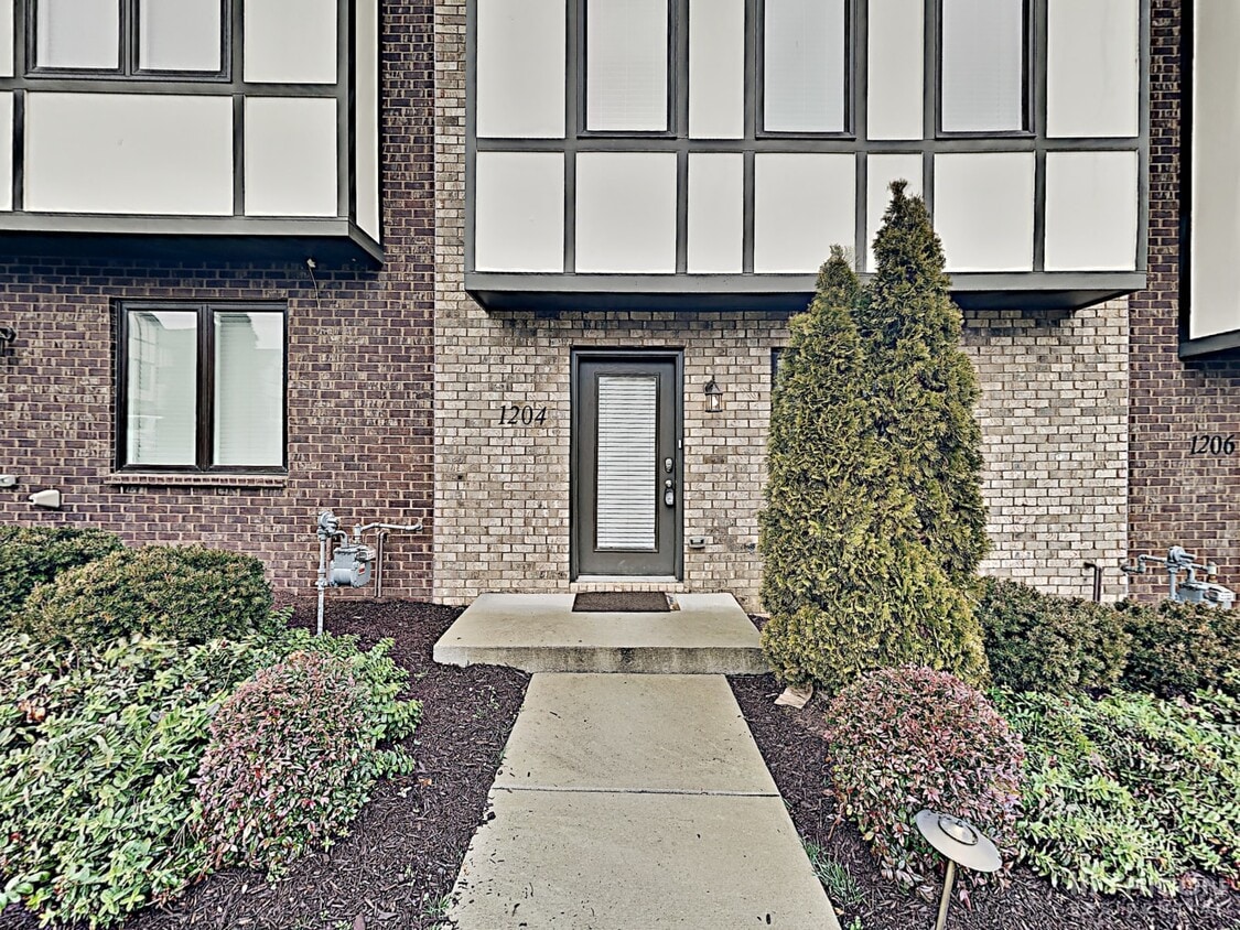 Primary Photo - 1204 Hillwood Private Cove