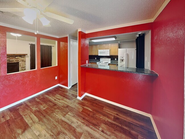 Foto del edificio - Charming One-Story with Bonus Sunroom & Backyard Retreat in Prime Summerfields Location!