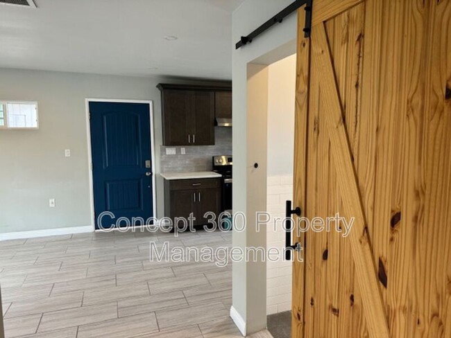 Building Photo - 5261 Ledgewood Rd