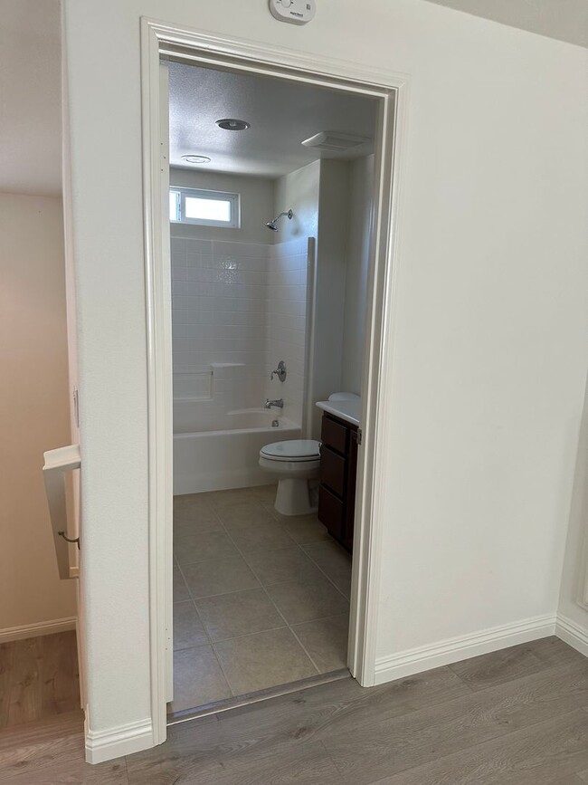 Building Photo - 3 bed  + Loft / 3.5 bath in Placentia, Ora...