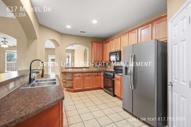 Building Photo - 617 Minkel Dr