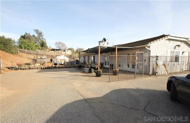 Foto del edificio - 32130 Dowling Ln