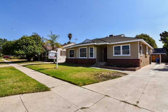 Building Photo - 6906 McLennan Ave