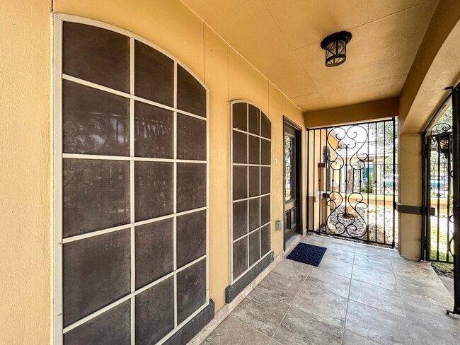 Building Photo - 601 Oleander St