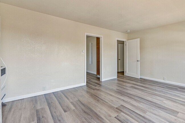 Foto del edificio - 422 E Beach St