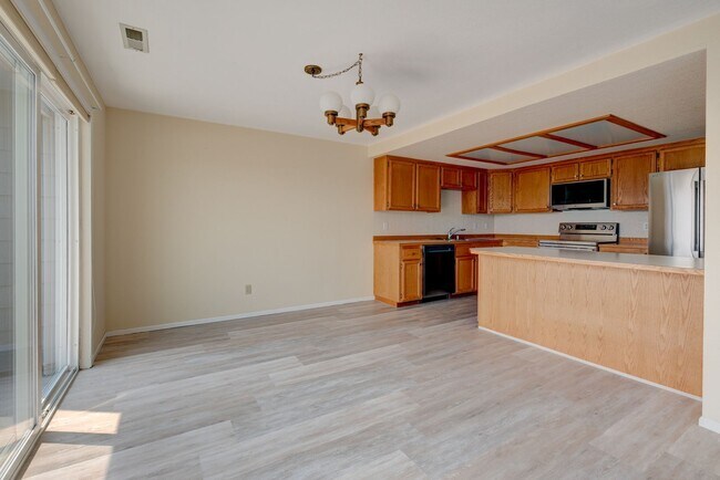 Building Photo - 2 Bed 2 Bath Apartment with a View