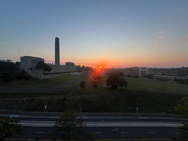 Building Photo - 2525 Main St