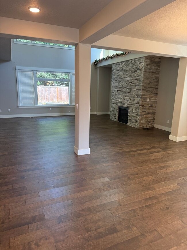 Building Photo - Single Family Home