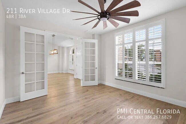 Foto del edificio - 211 River Village Dr