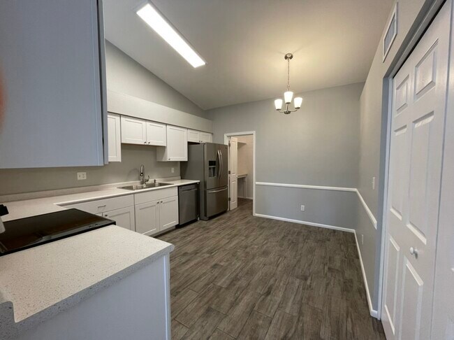 Cocina / comedor - 726 S Nebraska St