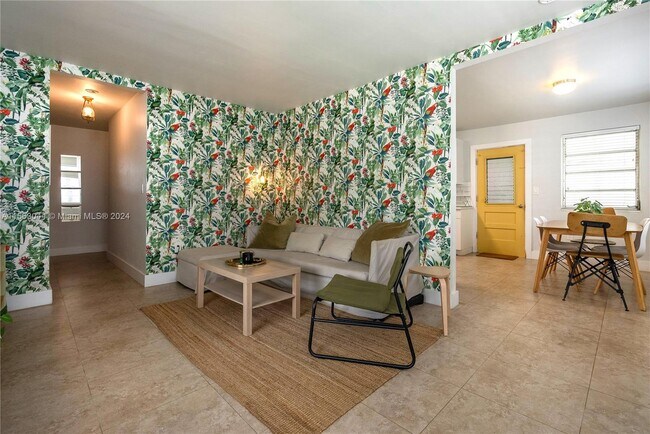 Building Photo - 320 NE 55th Terrace