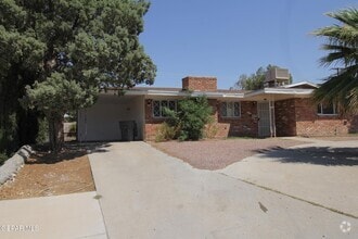 Building Photo - 317 Thunderbird Dr