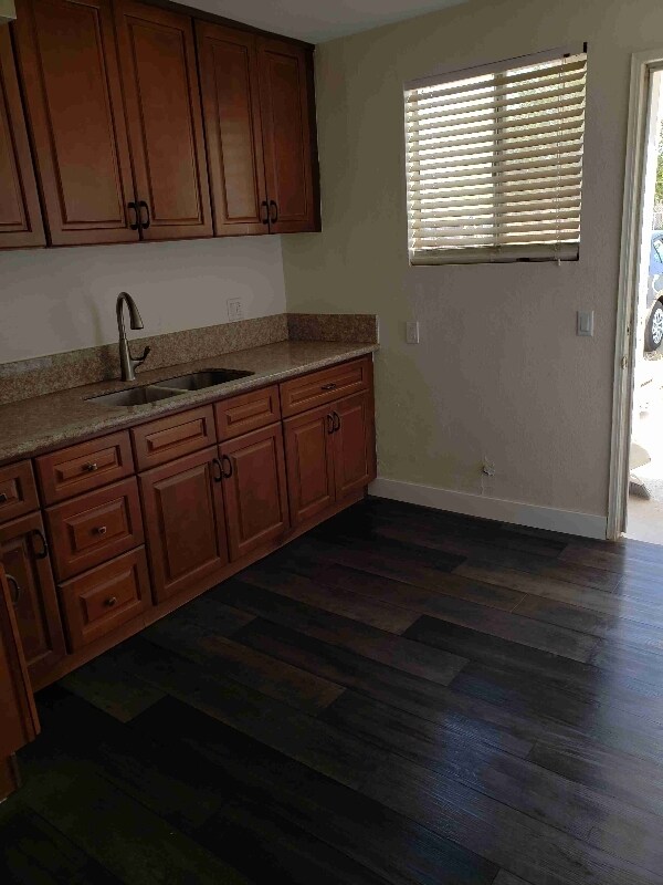 Foto del edificio - 16526 Chestnut St