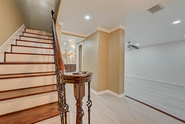 Building Photo - 7506 Del Monte Dr