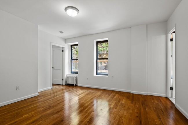 Interior Photo - 402 East 78th St