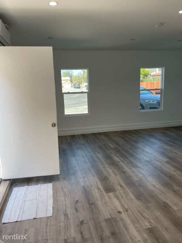 Building Photo - Studio, 1 bath House - 20206 Blythe St