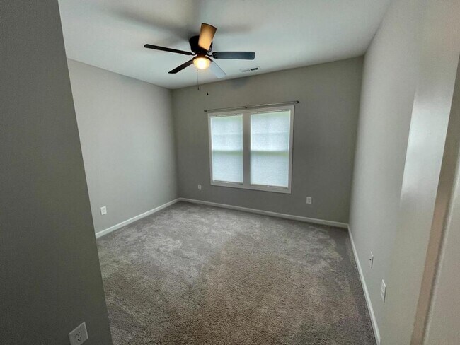 Foto del edificio - 1364 McNeill Pond Rd
