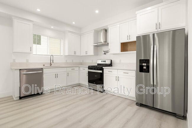Building Photo - 923 N Beaudry Ave
