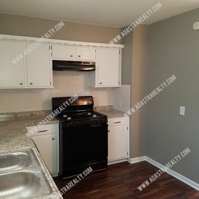 Building Photo - Spacious Olathe Duplex-Available NOW!!!