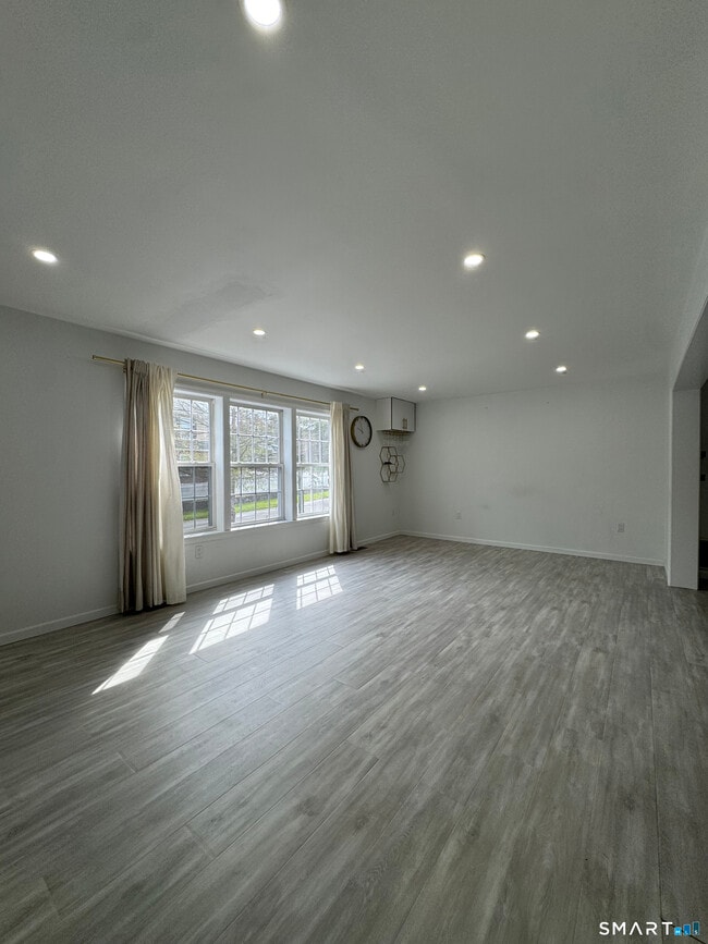 Foto del edificio - 136 W Cedar St