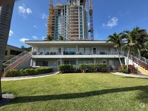 Building Photo - 4802 N Flagler Dr