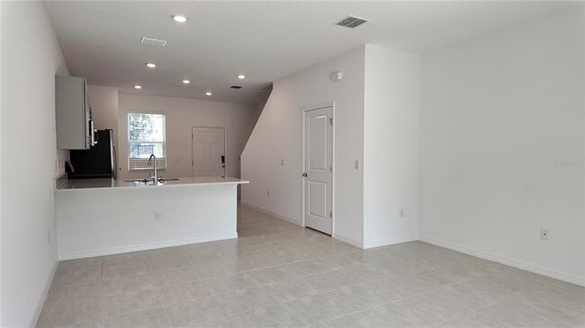 Building Photo - 2937 Skyline Lp