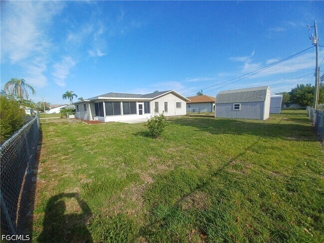 Building Photo - 3305 SW 7th Pl
