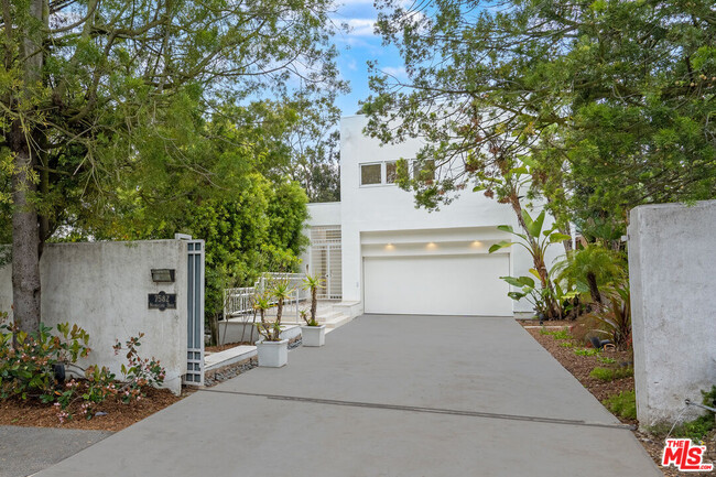 Building Photo - 7582 Mulholland Dr