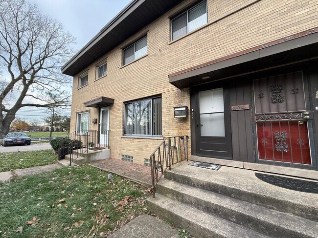 Foto del edificio - 10021 Frontage Rd