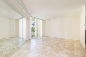 Building Photo - 403 S Sapodilla Ave