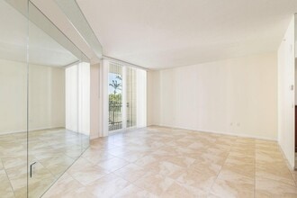Building Photo - 403 S Sapodilla Ave