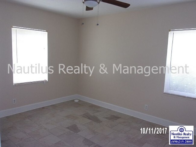 Foto del edificio - 5114 Beach Dr