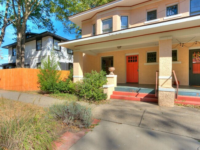 Foto del edificio - Charming Updated Mesta Park Duplex - New S...