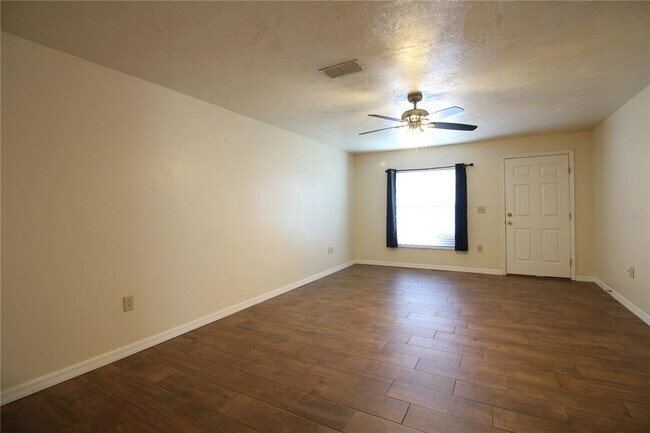 Foto del edificio - 5812 Stokes Rd