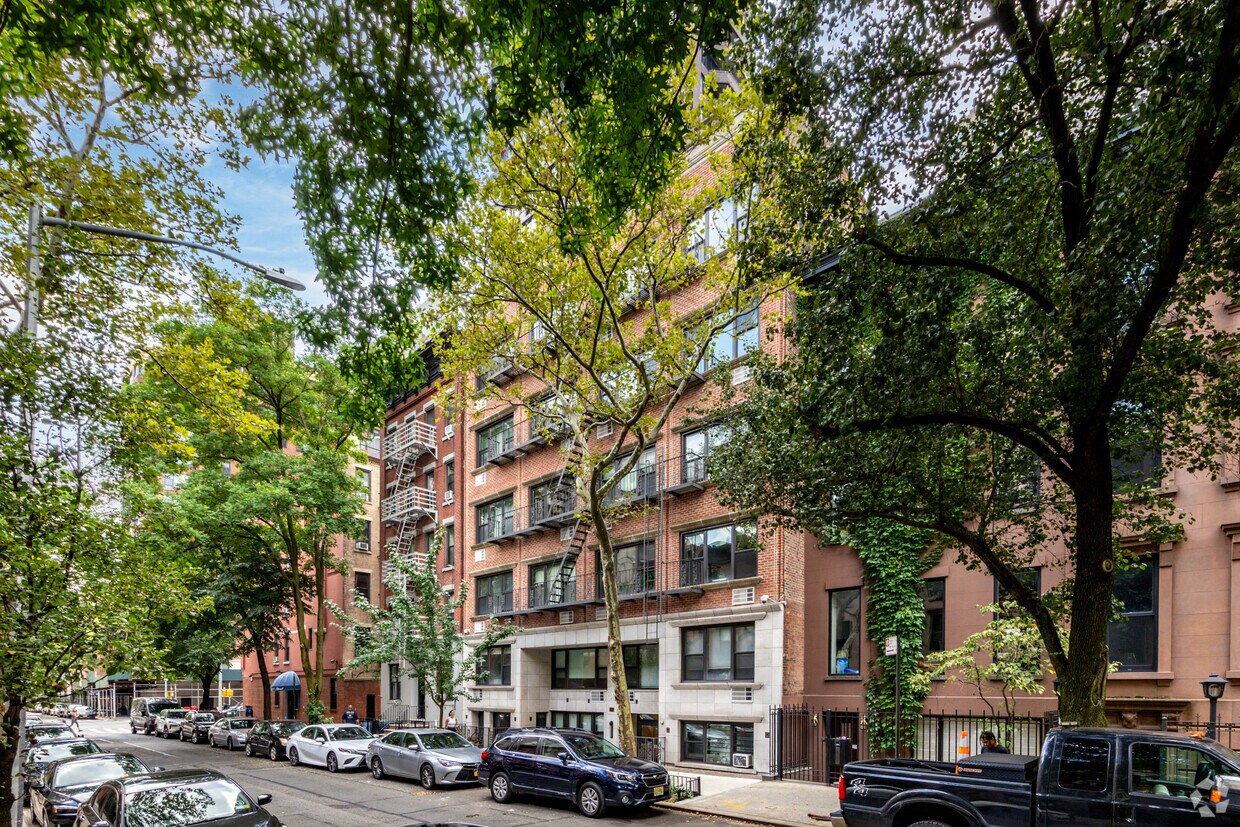 Foto principal - 444 E 87th St