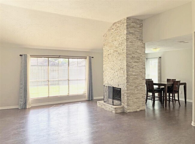 Foto del edificio - 418 Capehill Dr