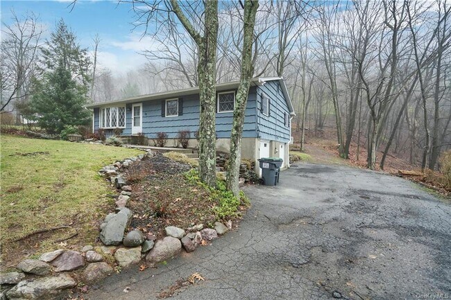 Building Photo - 68 Skyline Dr
