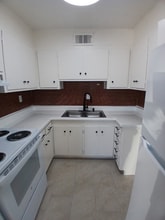 Building Photo - 209 Flower Ave