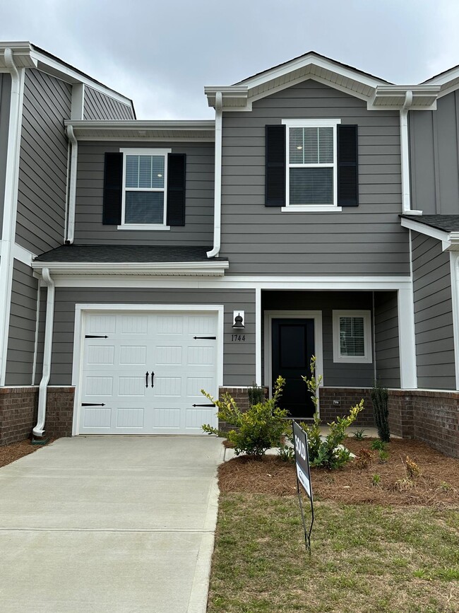 Building Photo - 1744 Braemar Village Dr