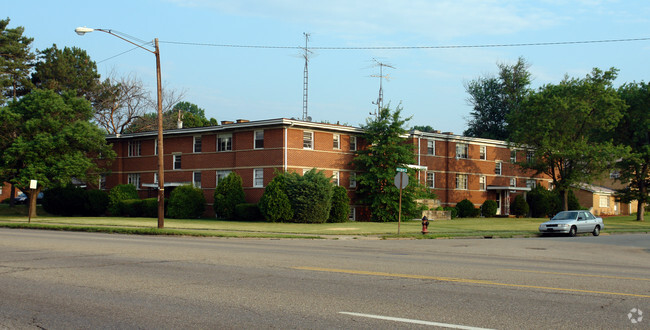 Building Photo - 3907 W Tuscarawas St