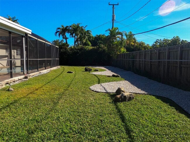 Foto del edificio - 6420 Miller Dr