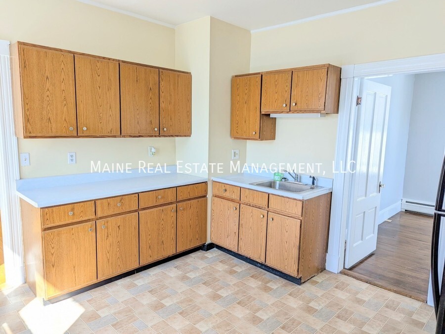 Primary Photo - 22 E Summer St