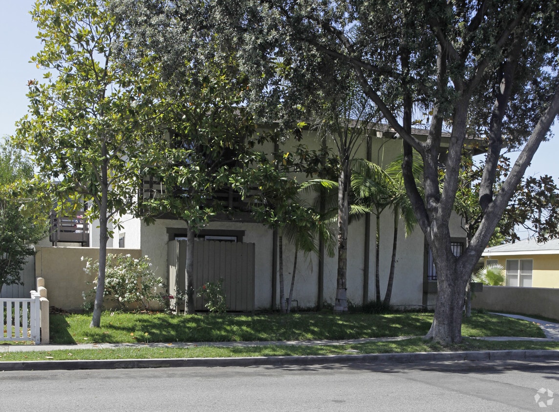 Building Photo - 120 W Stueckle Ave