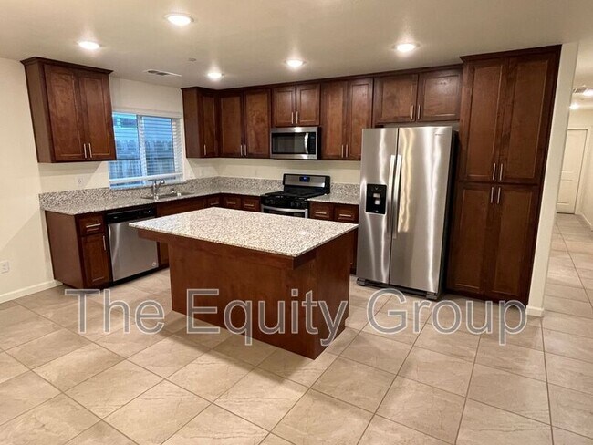 Foto del edificio - 2624 W McComb Ave