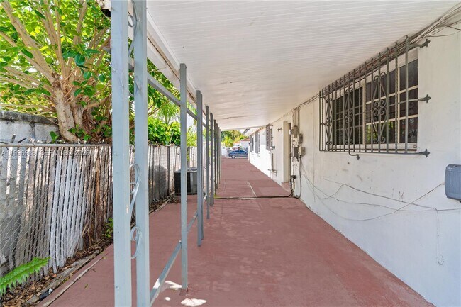Foto del edificio - 361 E 39th St