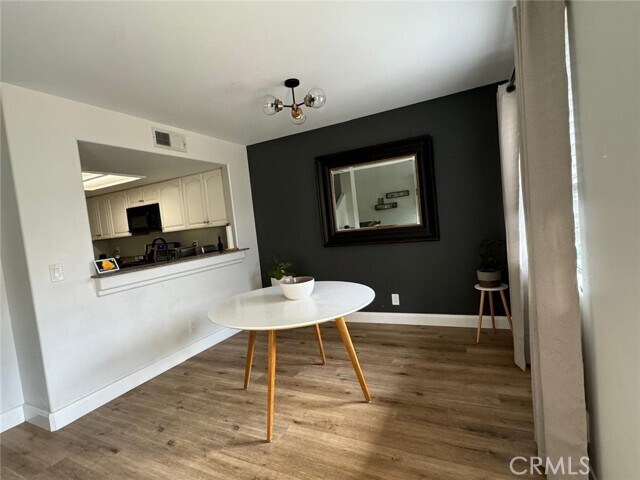 Foto del edificio - 620 Wild Rose Ln