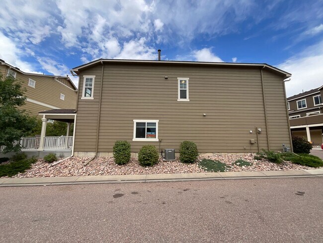 Foto del edificio - 3 Bedroom Townhome Available Near Dublin B...